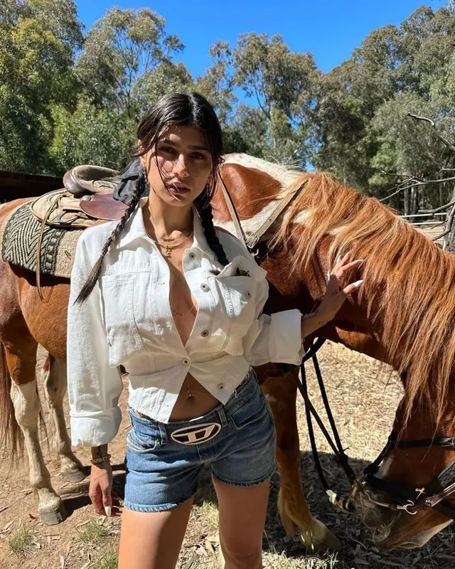Mia Khalifa outfit in Loewe, Diesel, and Fendi, 2023