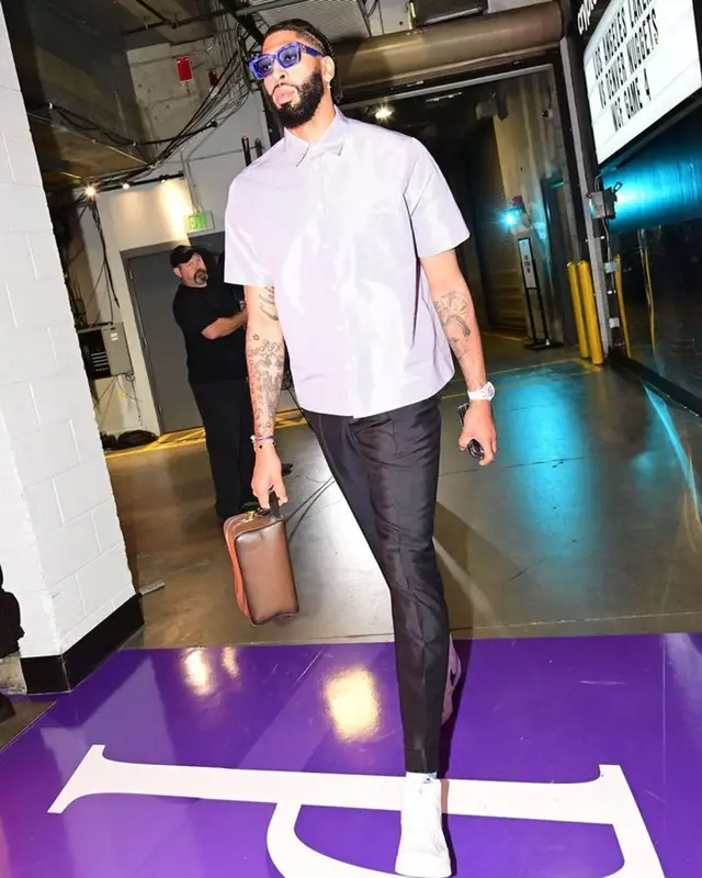 Anthony Davis outfit in Valentino, Tom Ford, and Louis Vuitton, 2023