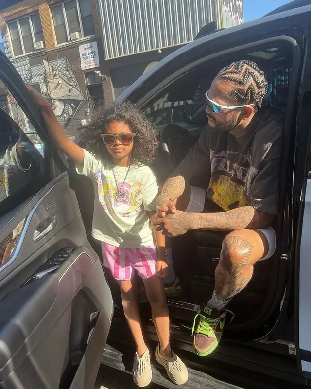 Dave East outfit in Hellstar, Oakley, and Nike, 2023