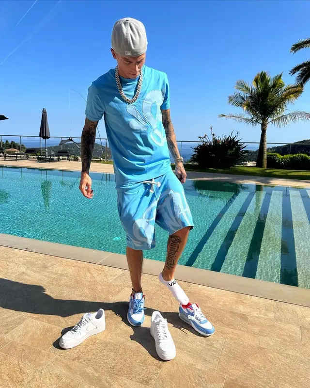 Central Cee outfit in Nike, New Era, and Vans, 2023