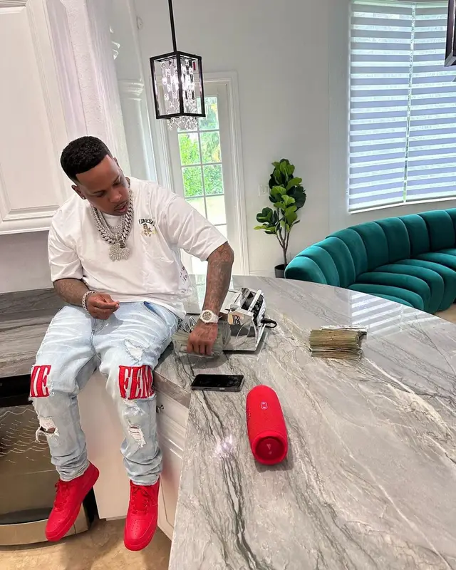 Finesse2tymes outfit in Finesse2tymes Merch, Homme + Femme, and Nike, 2023