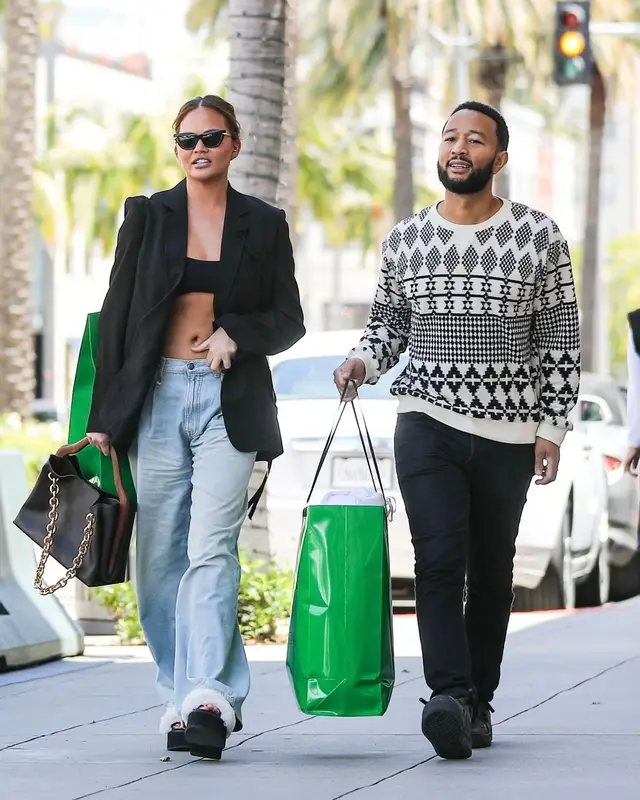 Chrissy Teigen outfit in R13, Bottega Veneta, and Marni, 2023