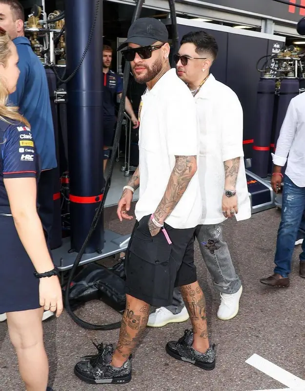 Neymar outfit in Louis Vuitton, 2023