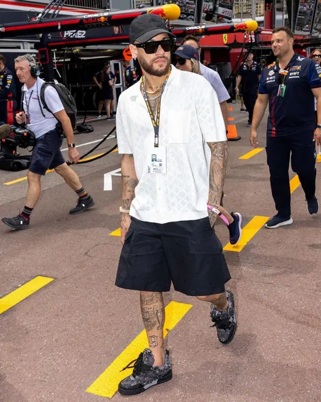Neymar outfit in Louis Vuitton, 2023