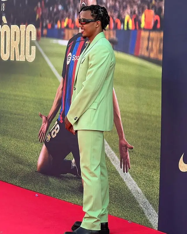 Jules Kounde outfit in Bottega Veneta and Oakley, 2023