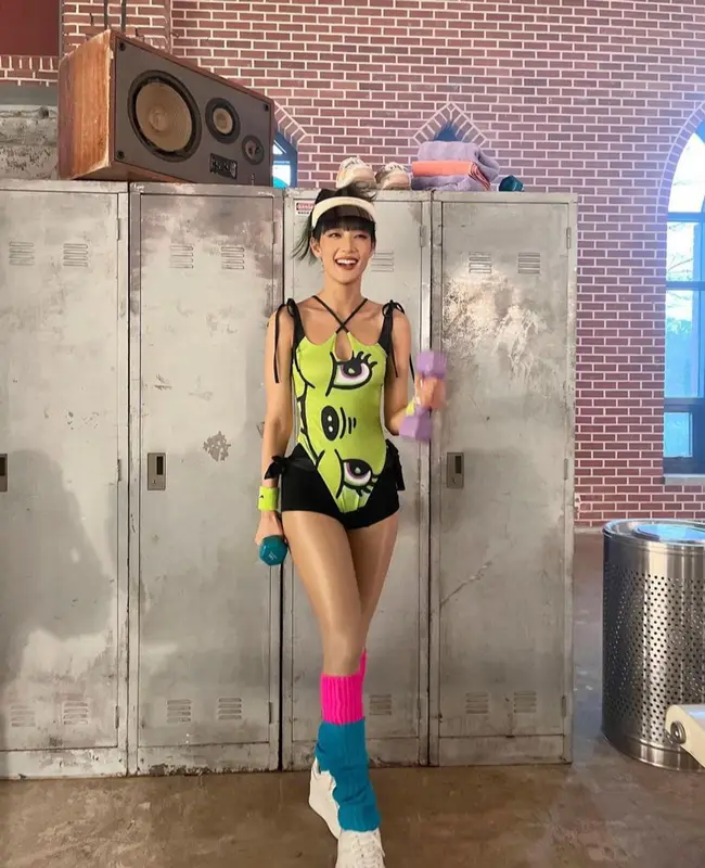 Minnie outfit in Dior, Chopova Lowena, and Nike, 2023
