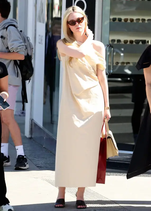 Elle Fanning outfit in Cartier, The Row, and Bottega Veneta, 2023