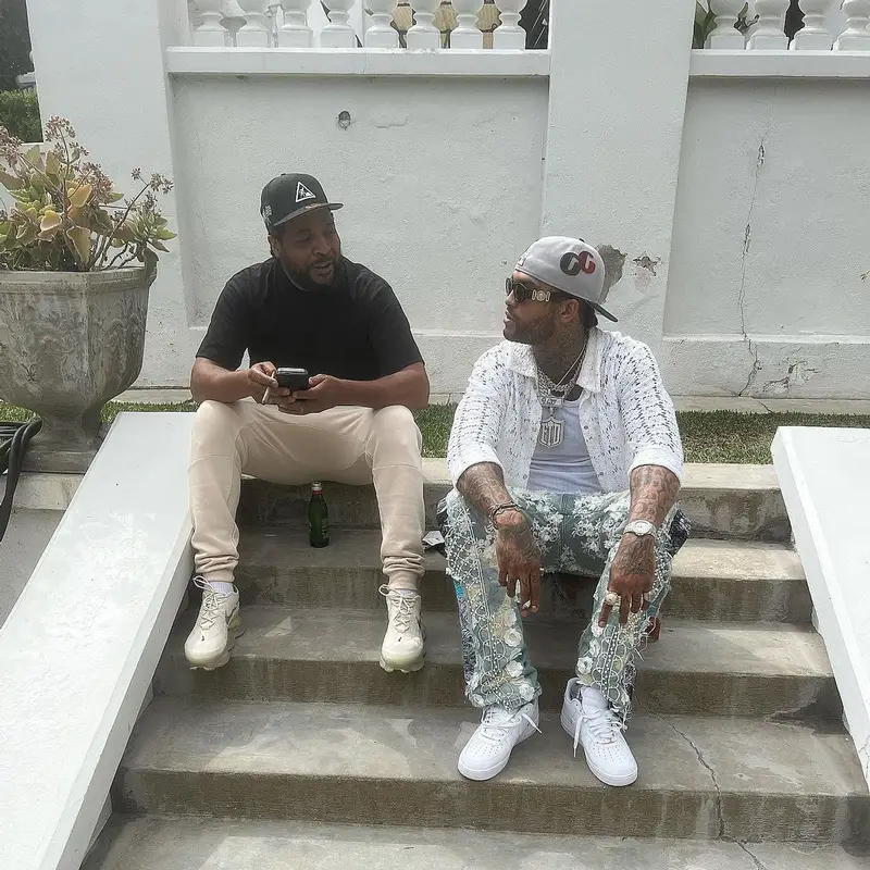 Dave East outfit in Who Decides War, Nike, and Versace, 2023