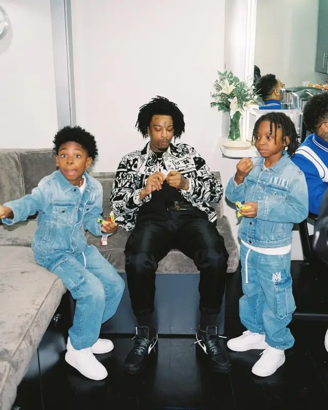 21 Savage outfit in Louis Vuitton, Prada, and Off-White, 2023