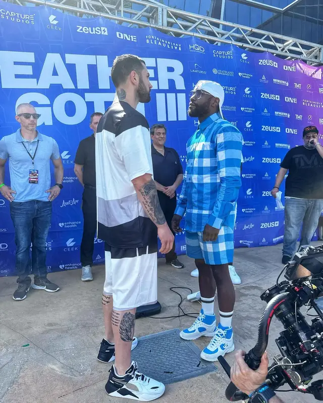 Floyd Mayweather outfit in Burberry and Chanel, 2023
