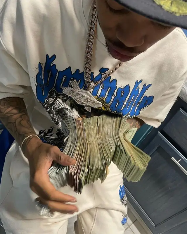 Lil Migo outfit in Luv Abominable, Louis Vuitton, and New Era, 2023