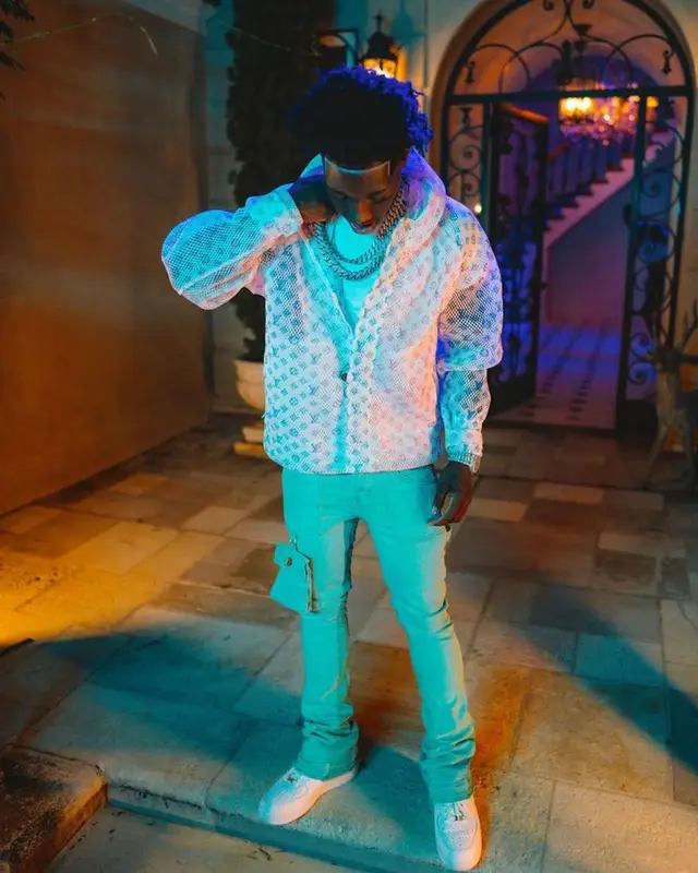 2Rare outfit in Louis Vuitton, Valabasas, and Nike, 2023