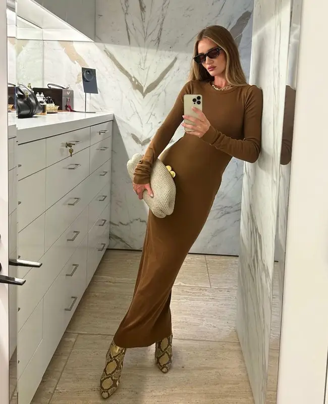 Rosie Huntington-Whiteley outfit in Bottega Veneta, Jacques Marie Mage, and ÉTERNE, 2023