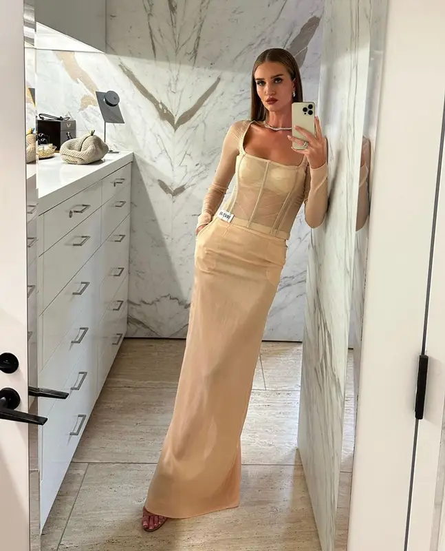 Rosie Huntington-Whiteley outfit in Dolce & Gabbana and Jimmy Choo, 2023