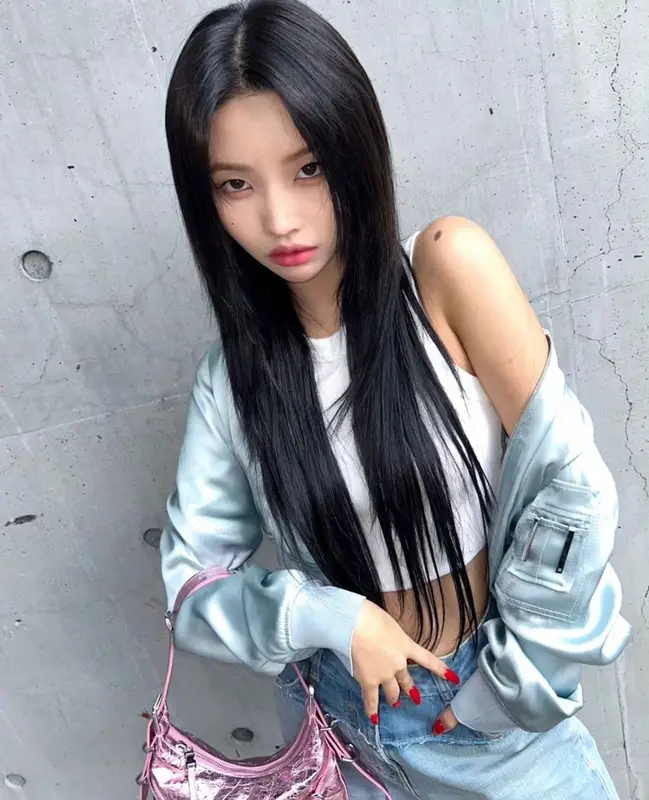 Jeon Soyeon outfit in Givenchy and Zara, 2023