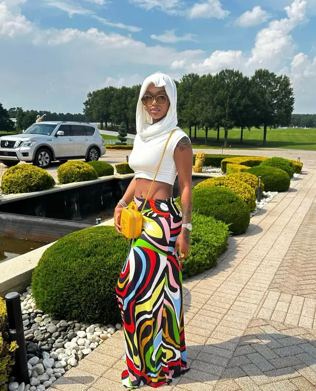 Dess Dior outfit in Chanel, Bottega Veneta, and Emilio Pucci, 2023