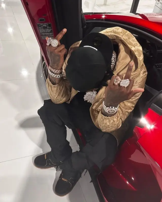 Moneybagg Yo outfit in Louis Vuitton and Off-White, 2023