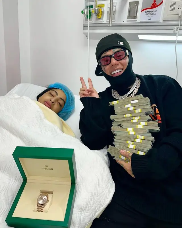 6ix9ine outfit in Amiri, Versace, and New Era, 2023