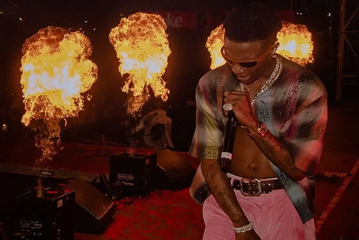 Wizkid outfit in Givenchy, Loewe, and Nike, 2023