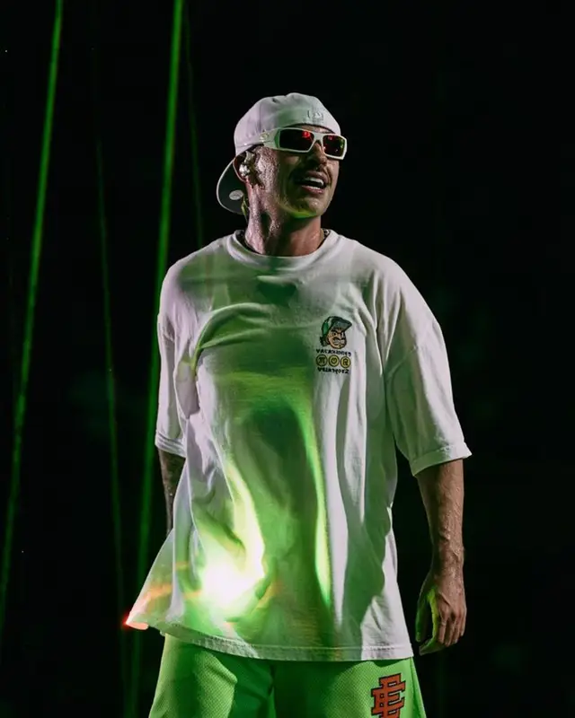 Feid outfit in Eric Emanuel, Oakley, and Nike, 2023