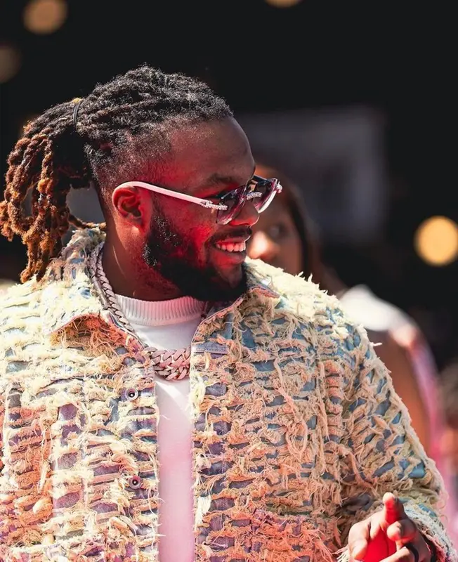 Vladimir Guerrero Jr outfit in Who Decides War and Nike, 2023