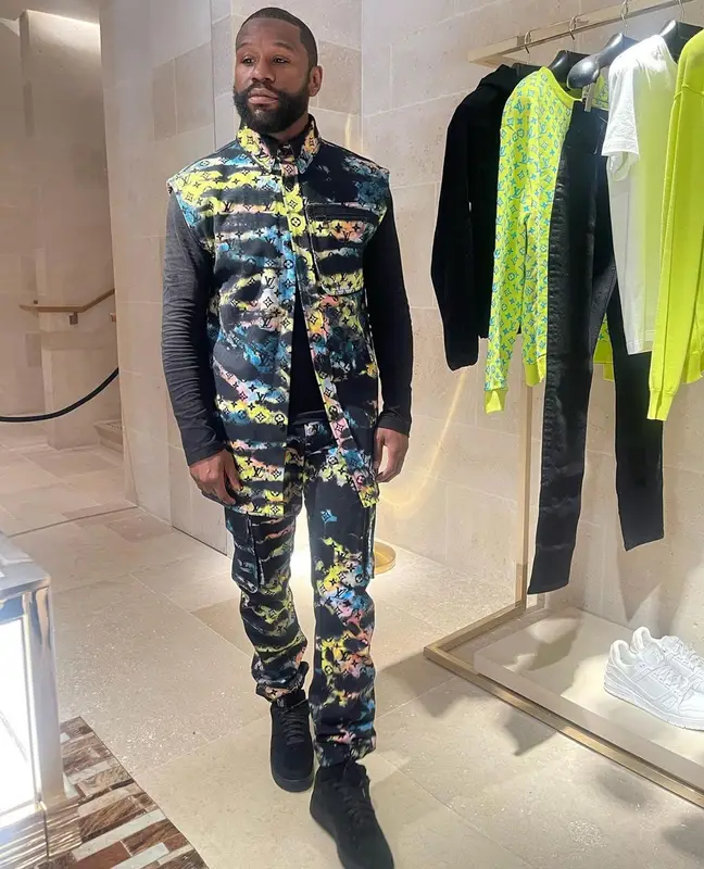 Floyd Mayweather outfit in Louis Vuitton and Nike, 2023