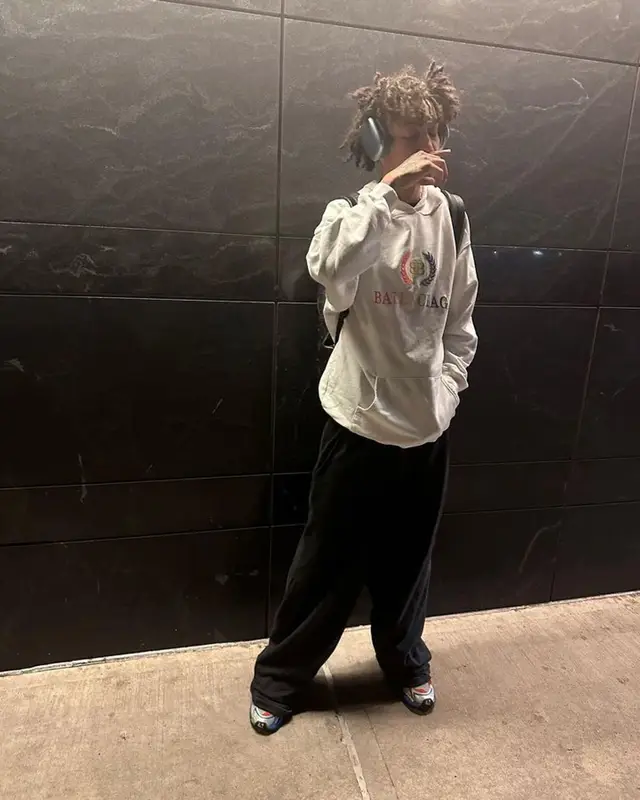Slump6s outfit in Balenciaga and Apple, 2023
