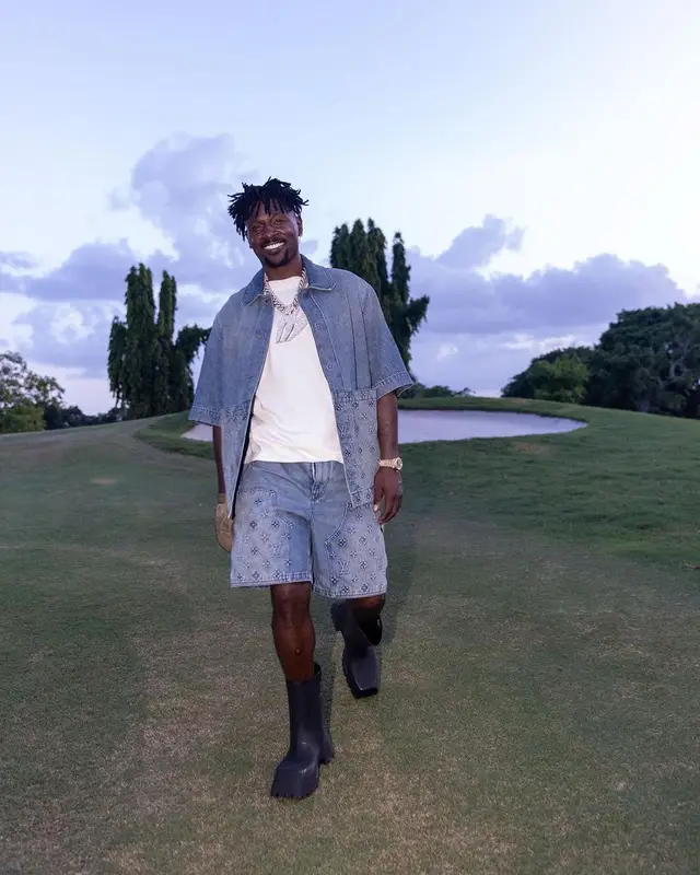 Antonio Brown outfit in Louis Vuitton and Balenciaga, 2023