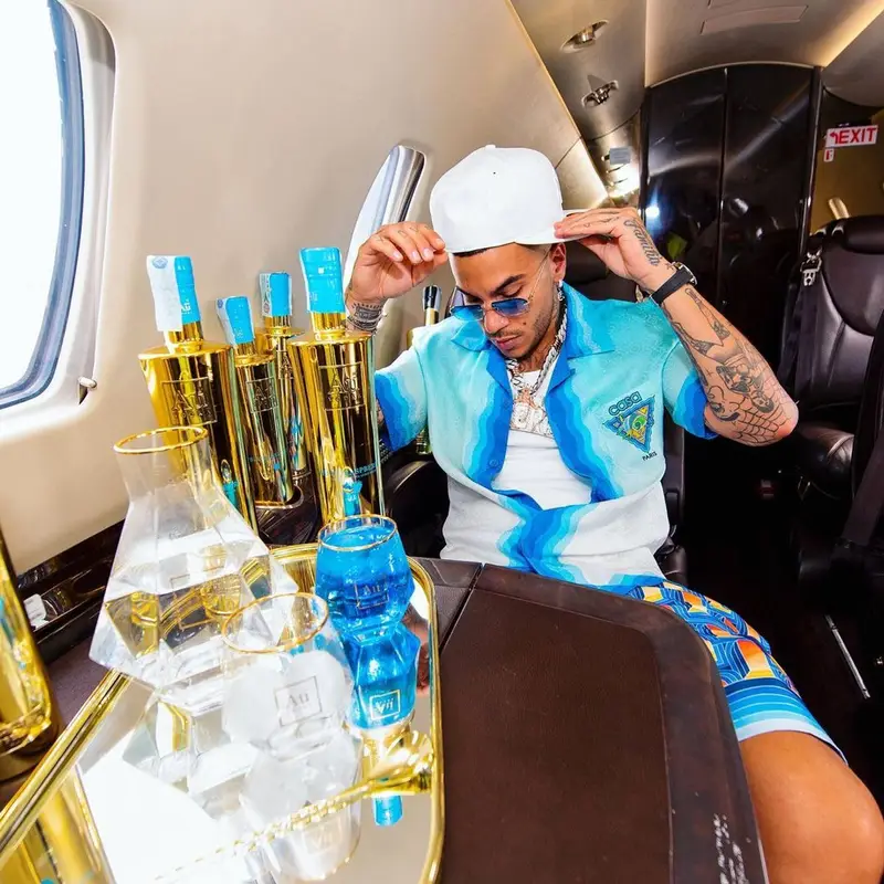 Sfera Ebbasta outfit in Casablanca, Cartier, and New Era, 2023