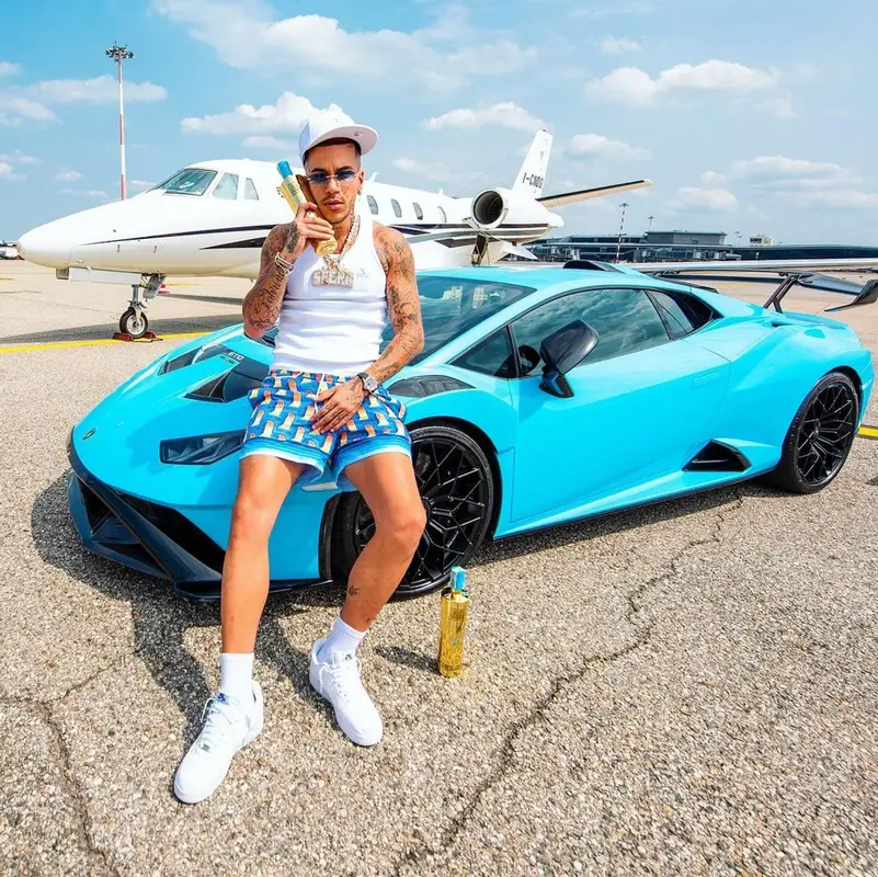 Sfera Ebbasta outfit in Casablanca, Cartier, and New Era, 2023