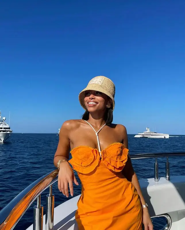 Lori Harvey outfit in Van Cleef & Arpels and Jacquemus, 2023