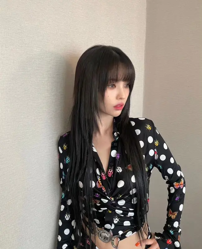 Jeon Soyeon outfit in Versace and Pleaser, 2023