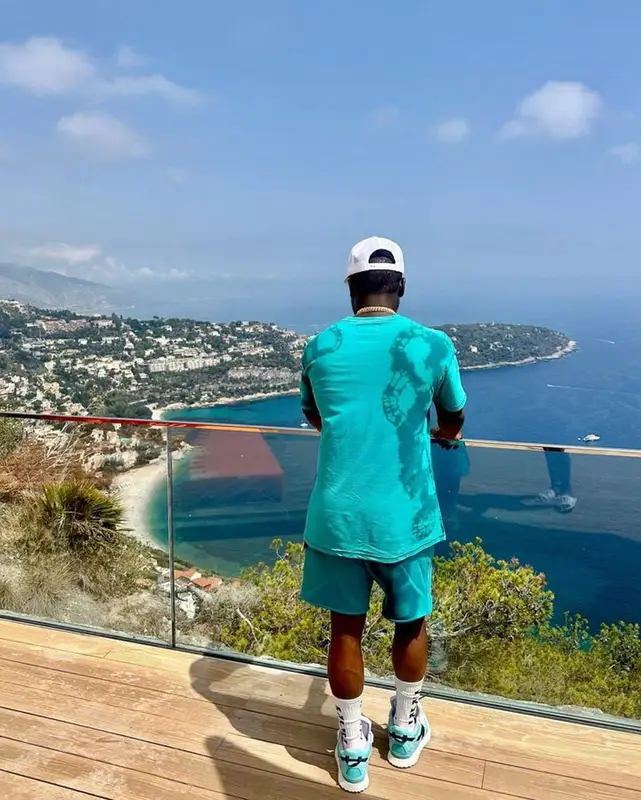 Floyd Mayweather outfit in Purple Brand and Off-White, 2023