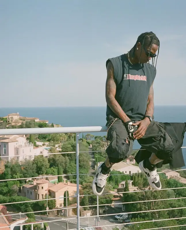 Travis Scott outfit in Saint Laurent, Vintage, and Bottega Veneta, 2023