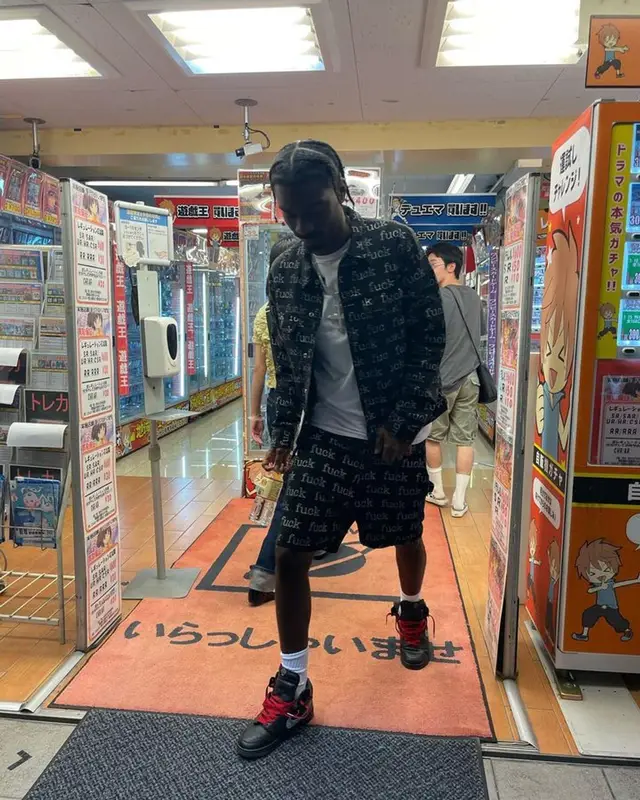 Bruce Ray outfit in Supreme and Nike, 2023