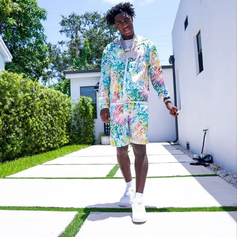 2Rare outfit in Louis Vuitton and Nike, 2023