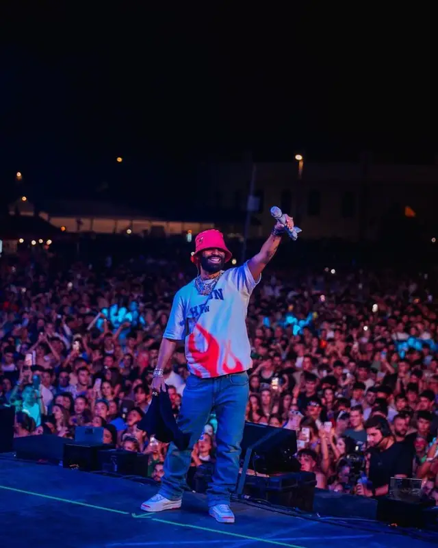 Arcangel outfit in Heron Preston, Jordan, and Prada, 2023