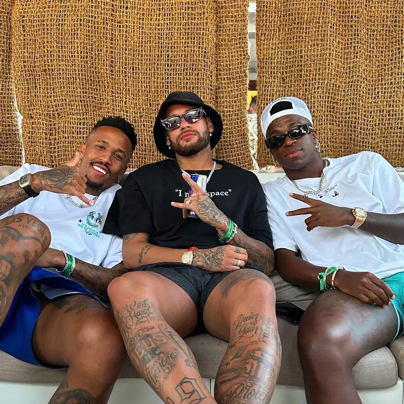 Neymar outfit in Off-White, Puma, and Gucci, 2023