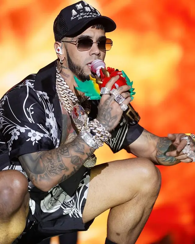 Anuel AA outfit in Cartier and Amiri, 2023