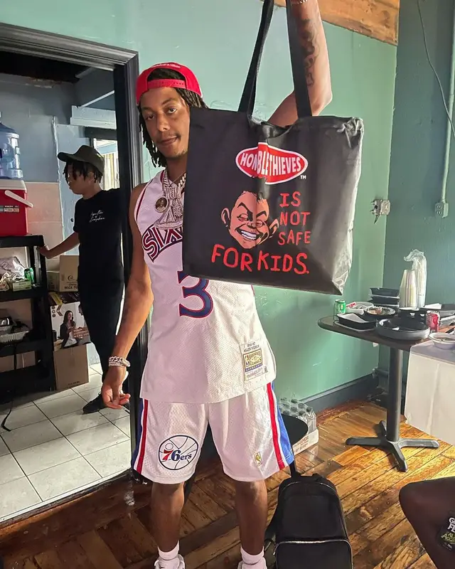 Skilla Baby outfit in Honorable Thieves, 2023