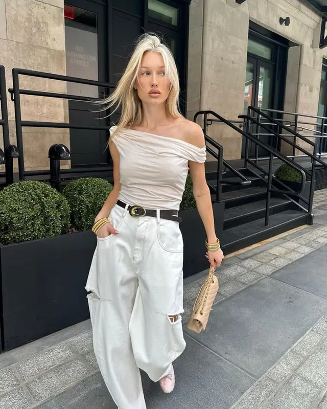 Meredith Duxbury outfit in Reformation, Maison Margiela, and Bottega Veneta, 2023