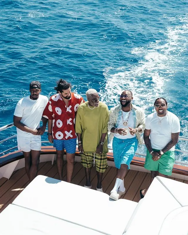 Davido outfit in Versace, Cartier, and Bottega Veneta, 2023