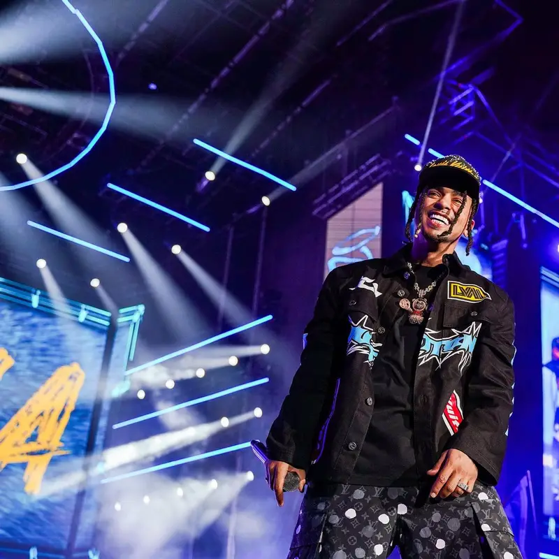 Ozuna outfit in Yayoi Kusama and Louis Vuitton, 2023