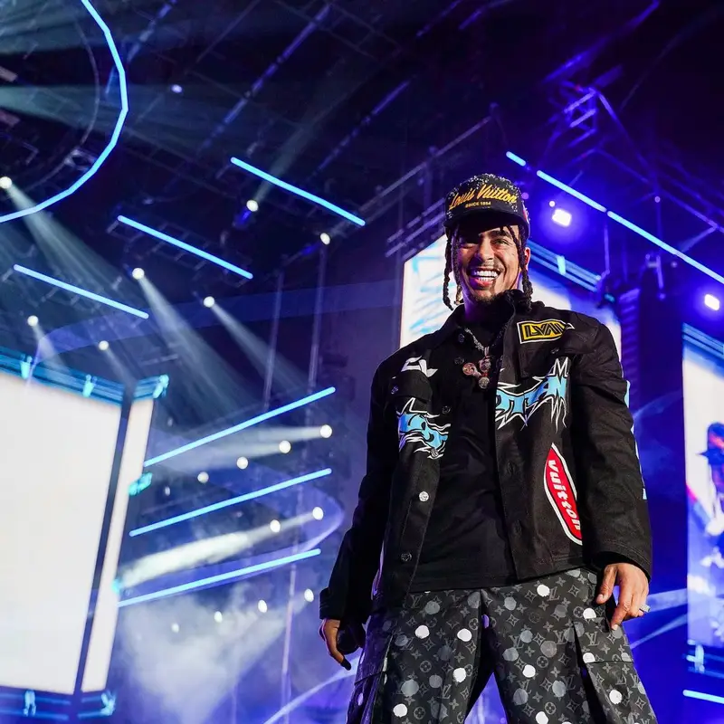 Ozuna outfit in Yayoi Kusama and Louis Vuitton, 2023