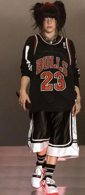 Billie Eilish outfit in Supreme, Vintage, and Hanes, 2023