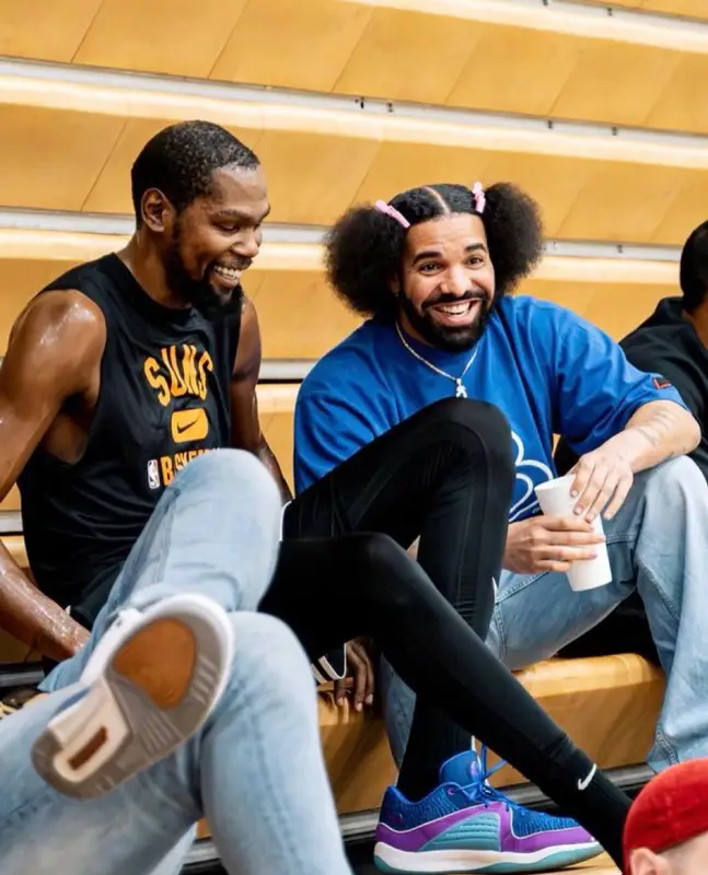 Drake outfit in Fubu, Acne Studios, and No Name, 2023