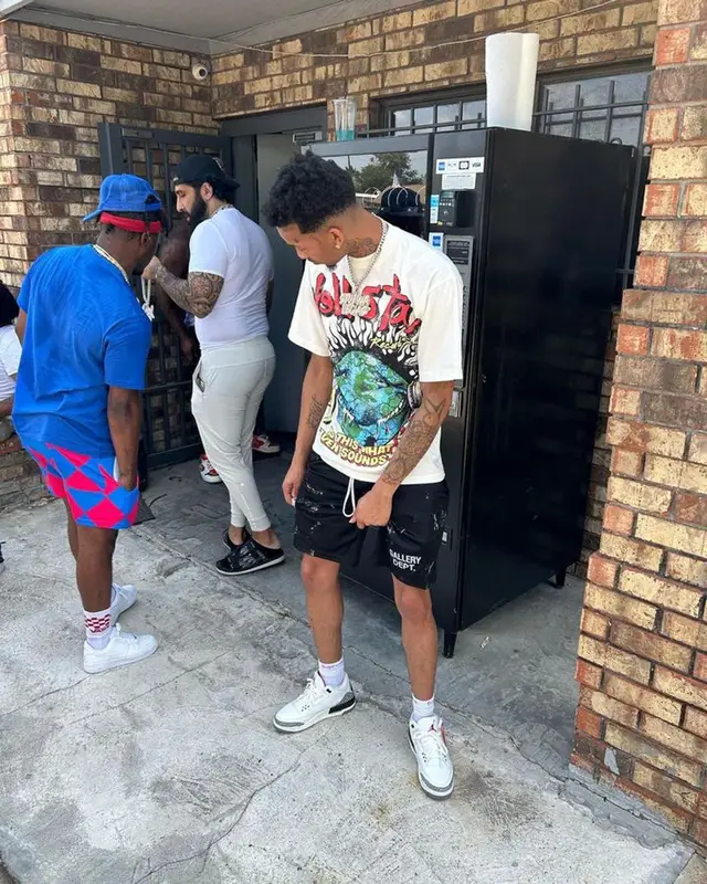 Stunna 4 Vegas outfit in Gallery Dept., Supreme, and Hanes, 2023
