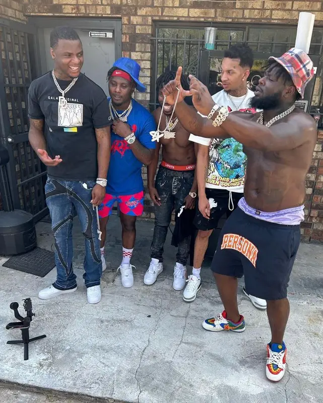 Stunna 4 Vegas outfit in Gallery Dept., Supreme, and Hanes, 2023