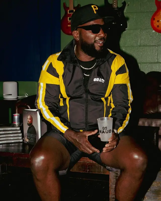 Jeezy outfit in Jordan, New Era, and Nike, 2023
