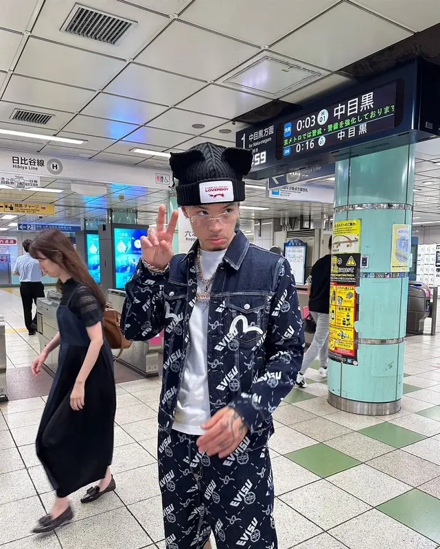 Lil Mosey outfit in Evisu, Louis Vuitton, and Loverboy by Charles Jeffrey, 2023